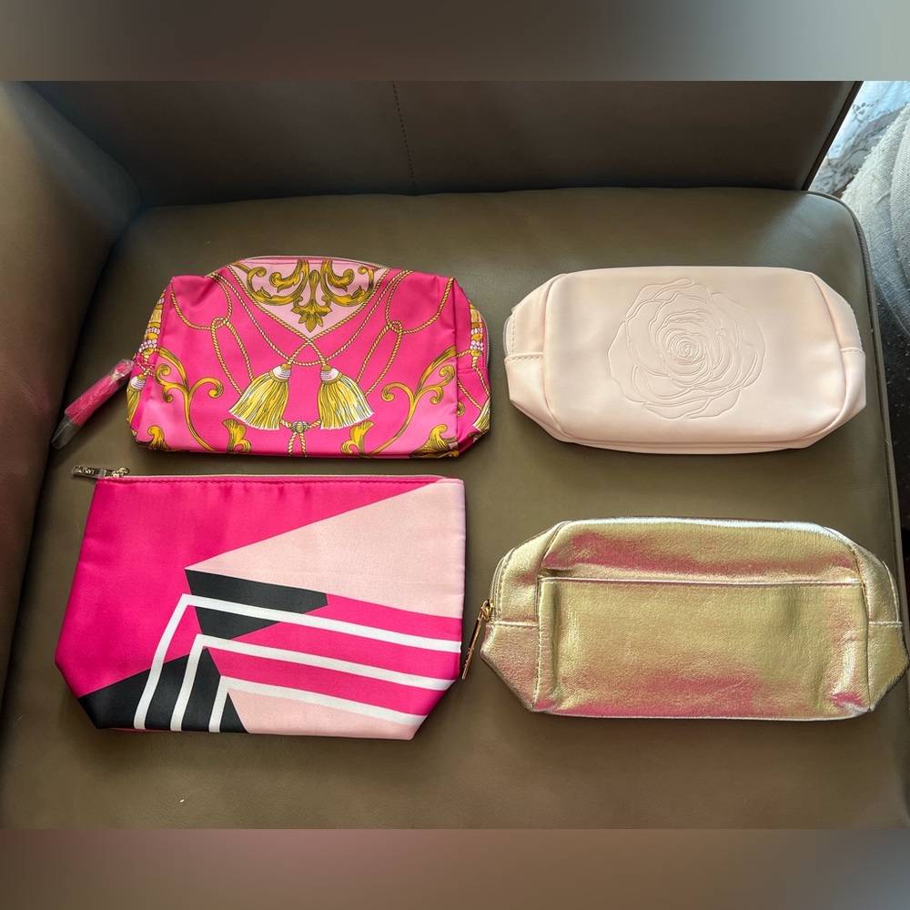 Lancôme 💕💛🖤🤍💕 and Estée Lauder cosmetic bags Set of 4